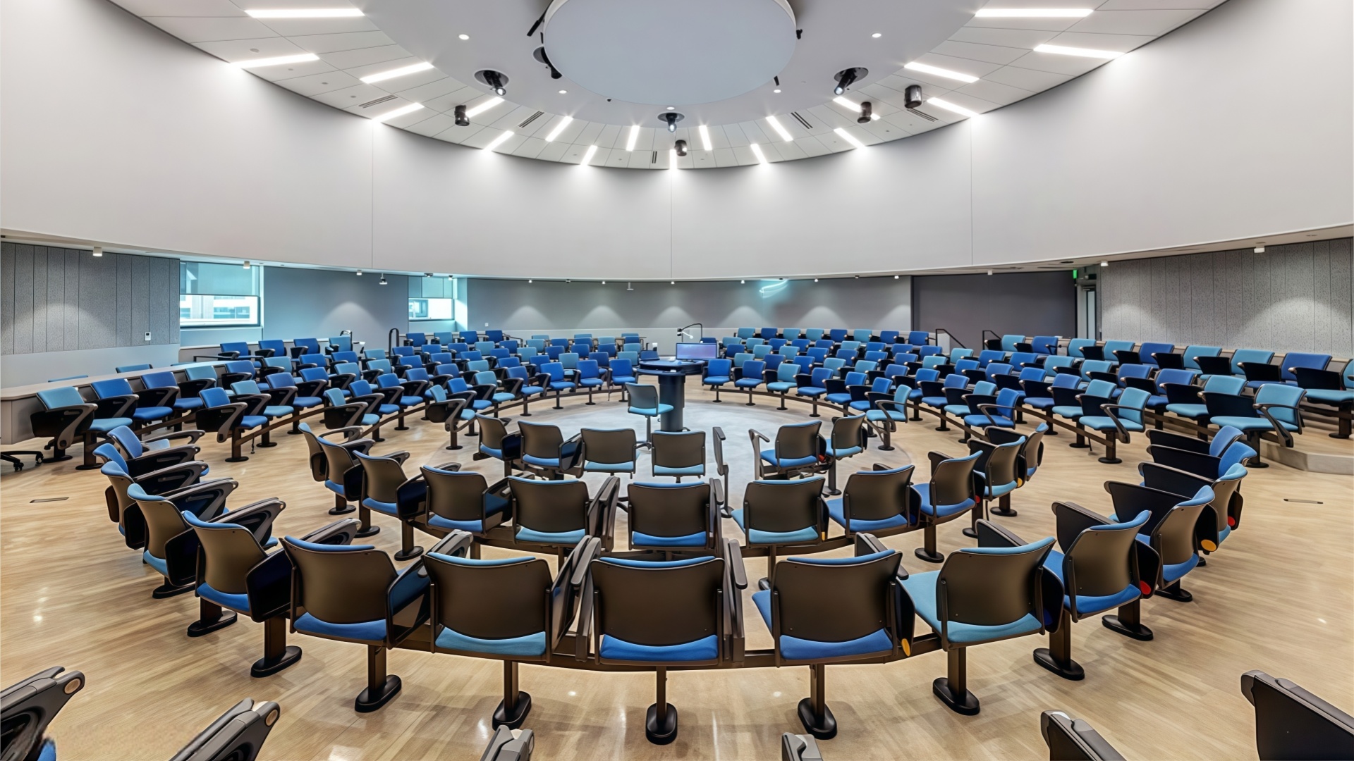 Seminar-Style Flat-Floor Layouts